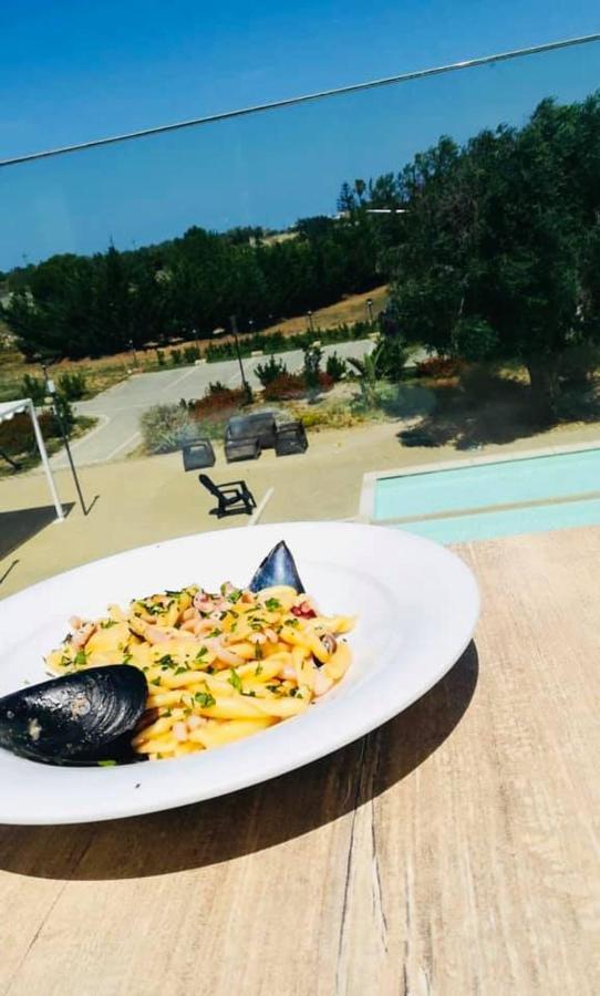 Agriturismo Tenuta Don Giovanni เมเลนดูญโญ ภายนอก รูปภาพ
