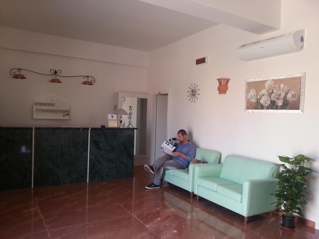 Agriturismo Tenuta Don Giovanni เมเลนดูญโญ ภายนอก รูปภาพ