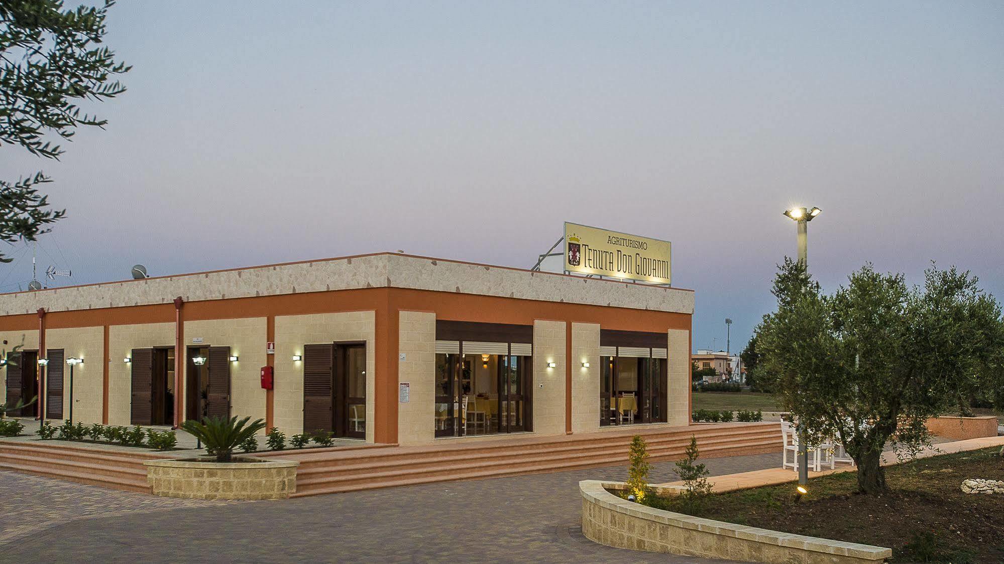 Agriturismo Tenuta Don Giovanni เมเลนดูญโญ ภายนอก รูปภาพ