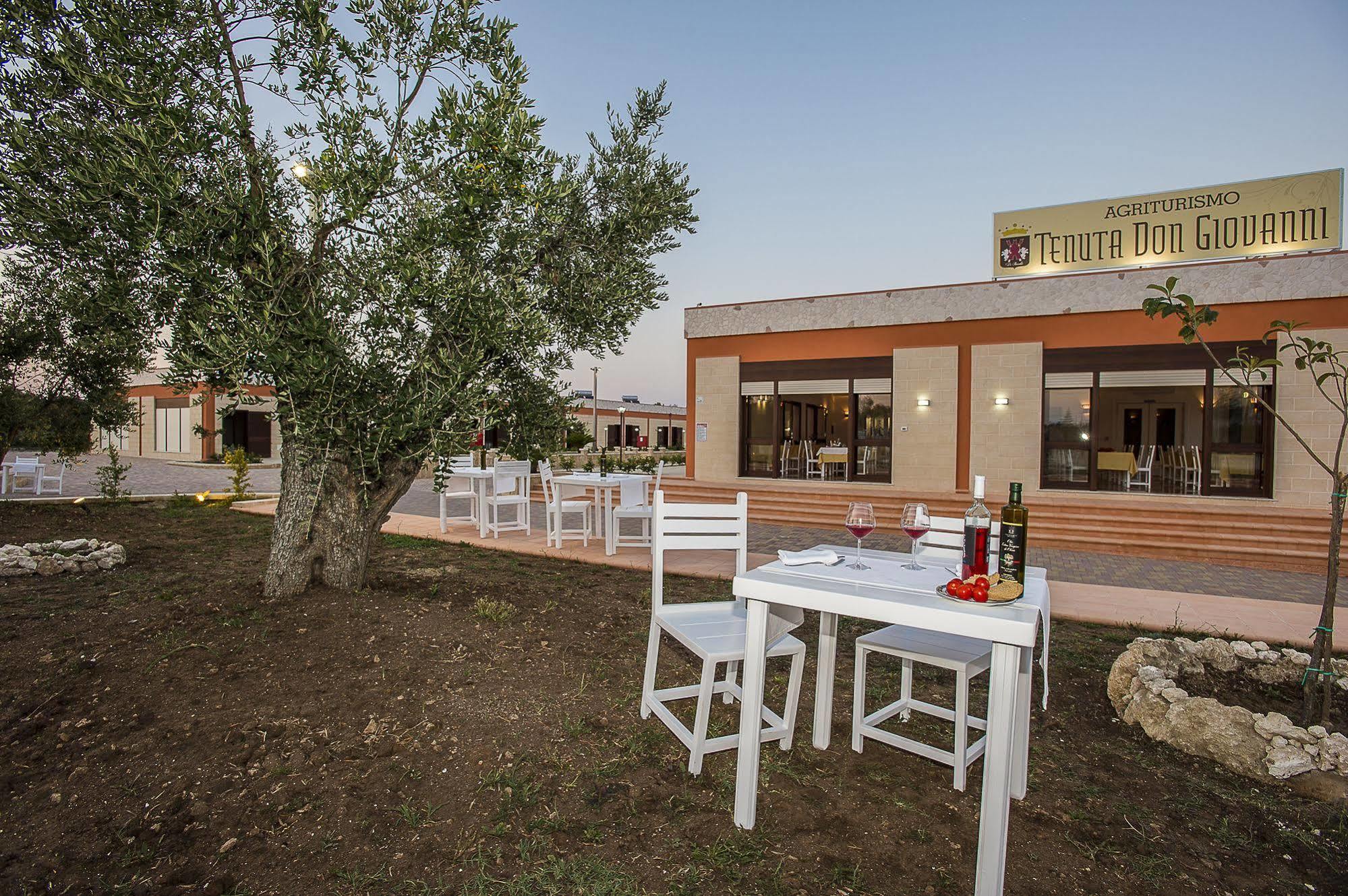 Agriturismo Tenuta Don Giovanni เมเลนดูญโญ ภายนอก รูปภาพ