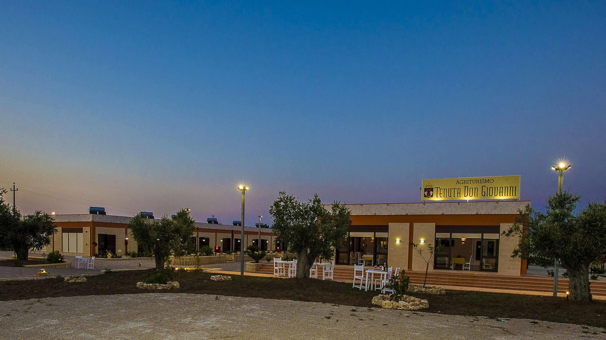 Agriturismo Tenuta Don Giovanni เมเลนดูญโญ ภายนอก รูปภาพ